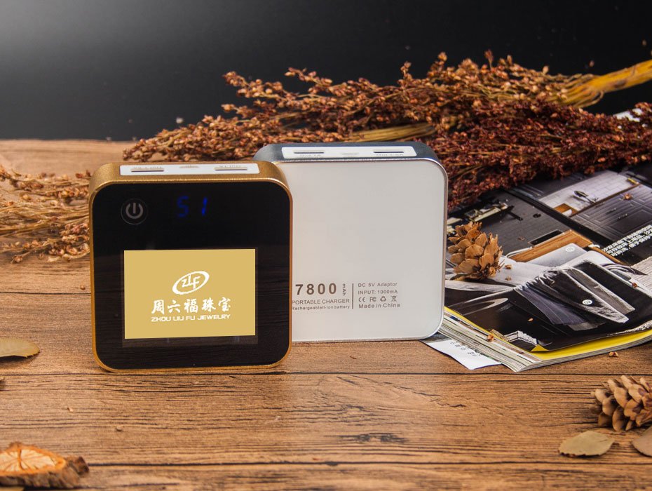 周六福珠宝定制的礼品是这样的