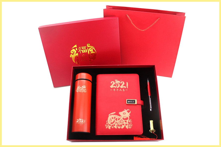 尊行者礼品定制工厂-尾牙礼品多功能充电宝记事本套装