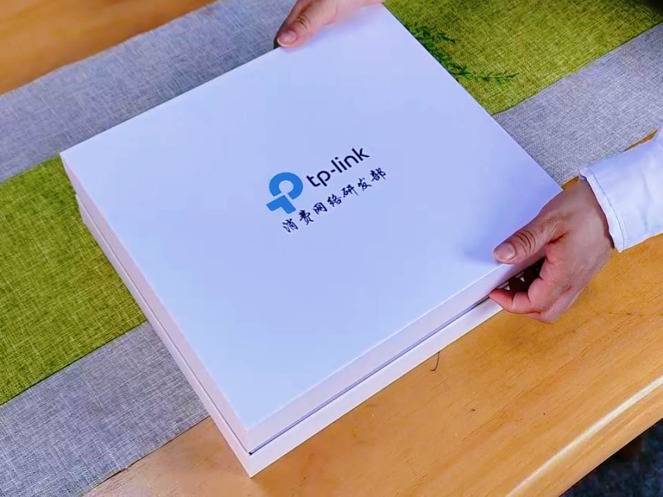 网络通讯企业员工礼品，这份定制礼盒展现企业文化与关怀
