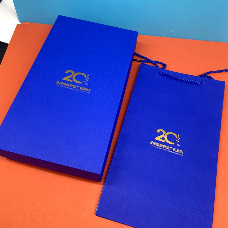 充电宝+旋转U盘+加湿器+金陵世贸广场酒店+酒店行业 (2)_副本